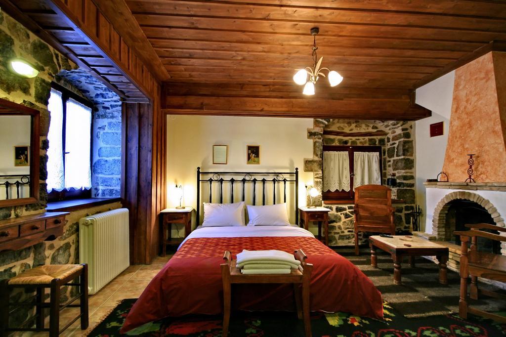 Archontiko Nikolopoulou Hotell Vytina Rum bild