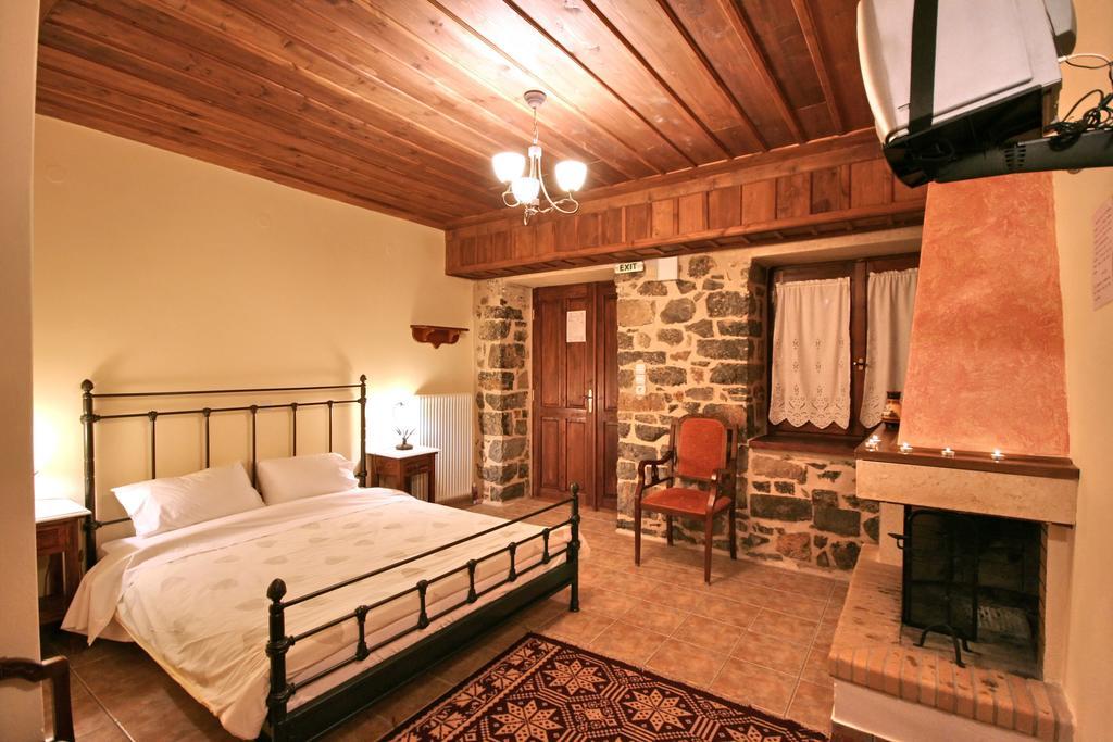 Archontiko Nikolopoulou Hotell Vytina Rum bild