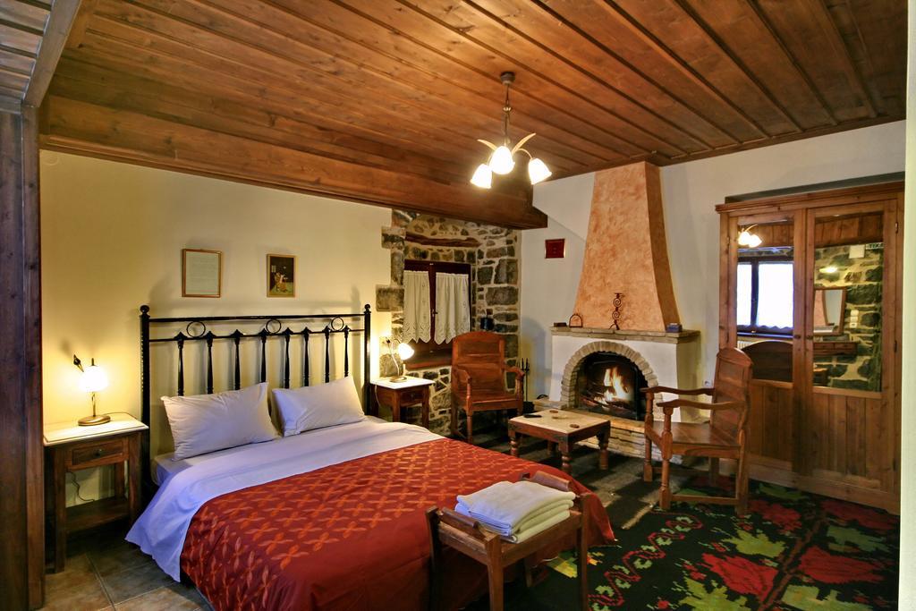 Archontiko Nikolopoulou Hotell Vytina Rum bild