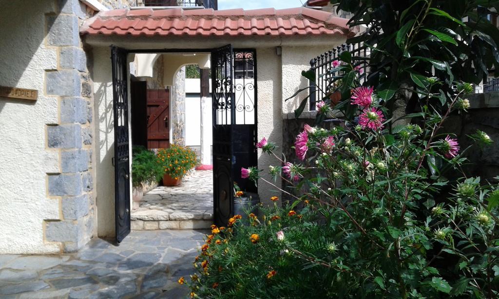 Archontiko Nikolopoulou Hotell Vytina Exteriör bild